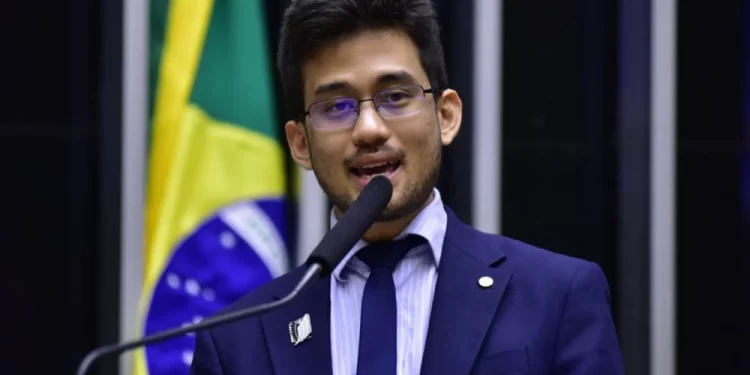 Kataguiri vai à Justiça contra mulheres de ministros em TCEs