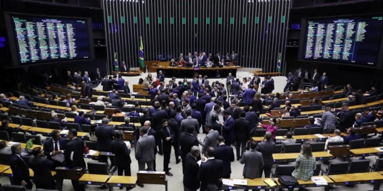 Oposição articula alternativa ao PL das Fake News