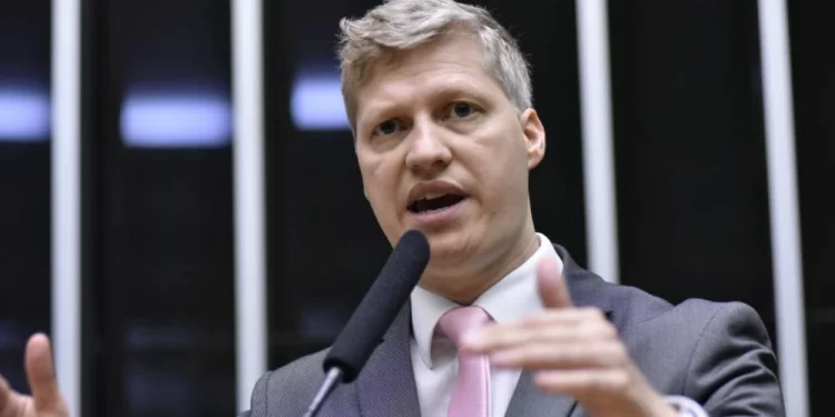 Van Hattem dispara a Randolfe: “Larga de autoritarismo”