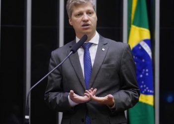 Van Hattem diz que TSE afronta parlamento e pede CPI do Abuso de Autoridade