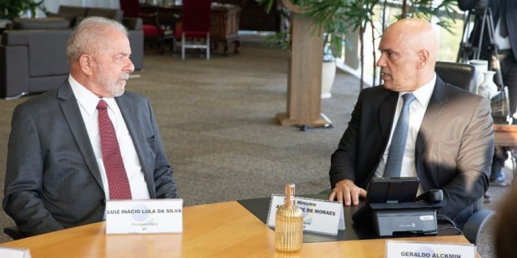 Lula almoçou com Moraes para discutir nomeações de ministros do TSE, diz site