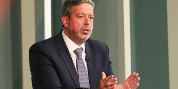 Lira: plano do governo Lula de rever privatizações ‘causa preocupação’