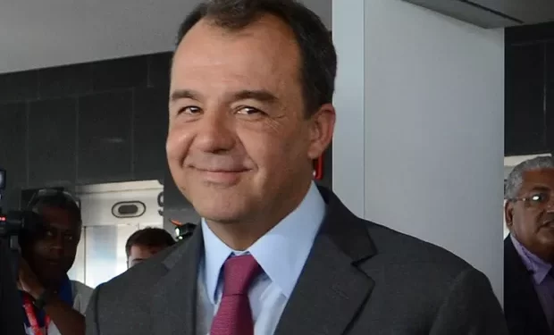 Apreendidos celulares de Bolsonaro e Michelle