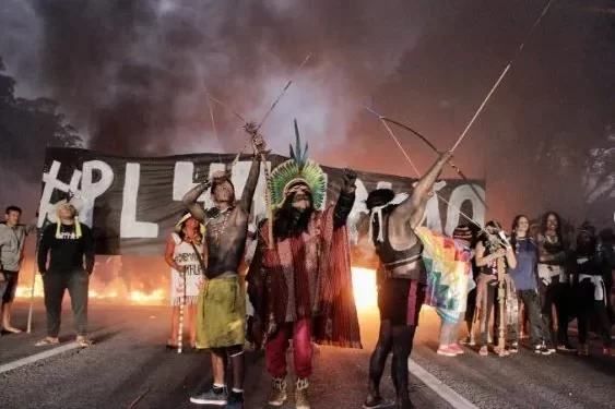 Marco temporal: indígenas bloqueiam Rodovia dos Bandeirantes (SP)