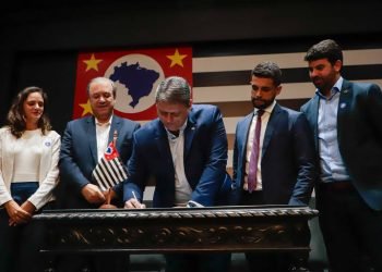 Tarcísio sanciona valor do novo salário mínimo em SP