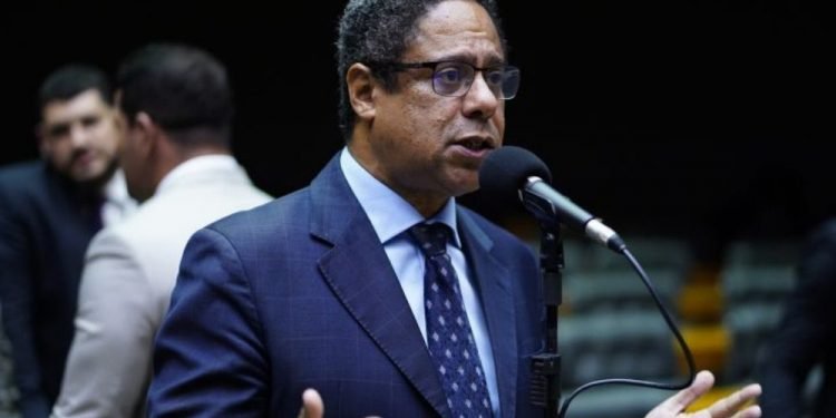Medo da derrota ? Orlando Silva pede que Lira retire PL das Fake News da pauta da Câmara