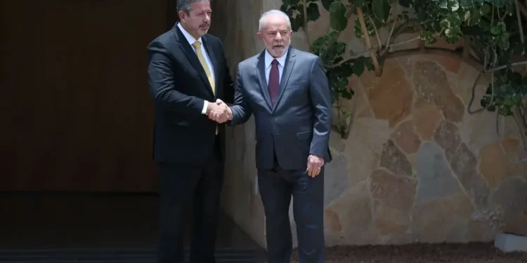 Lula libera quase R$ 10 bi para tentar aprovar o Projeto da Censura