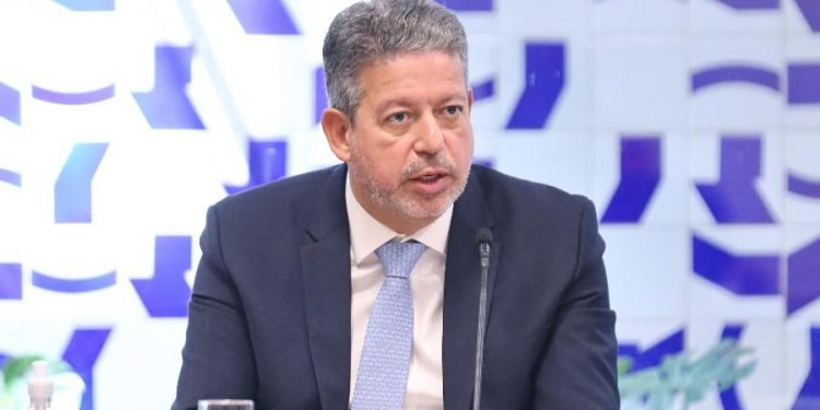 PF recua e afirma que dinheiro encontrado não era de ex-assessor de Lira