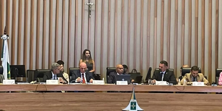 Ex-chefe do GSI vai à CPI e tenta culpar outro general pelo 8 de janeiro