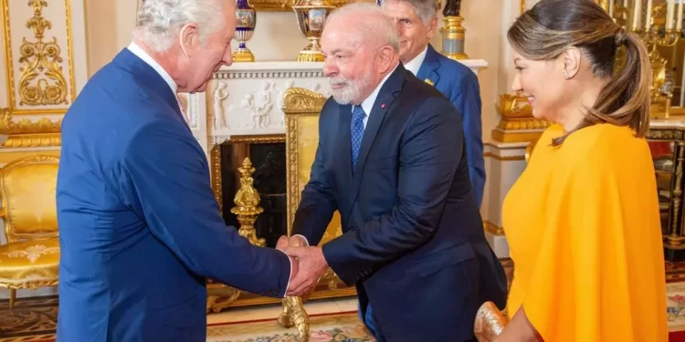 Divulgados mais gastos luxuosos de Lula e Janja na coroação do rei Charles III