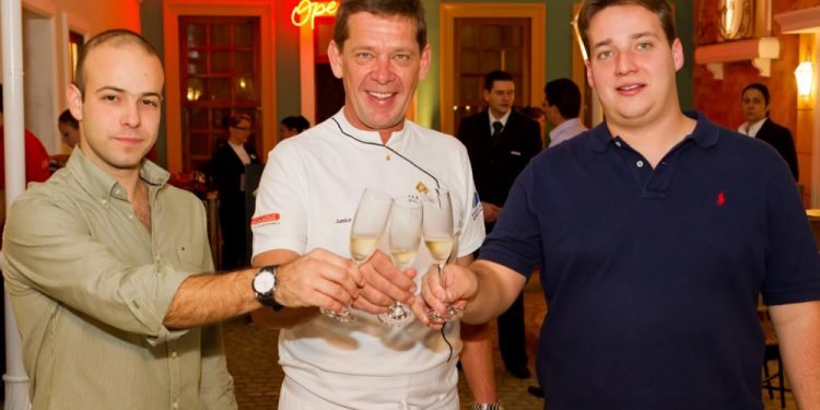 Dono do Madero se diz arrependido por apoiar Bolsonaro e por ação na pandemia