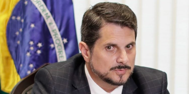 PF faz busca e apreensão em endereços do senador Marcos do Val