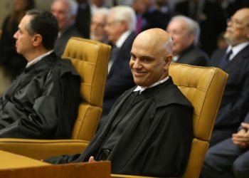 Marcos do Val: Moraes manda PF ouvir Bolsonaro e Daniel Silveira