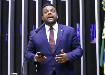 STF analisa denúncia contra Otoni de Paula por ofensas a Moraes