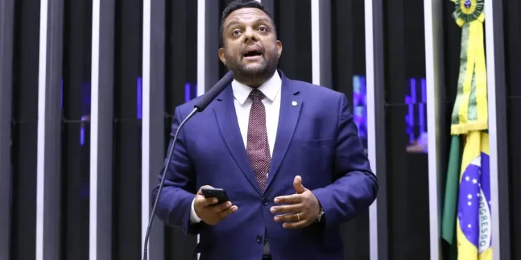 STF analisa denúncia contra Otoni de Paula por ofensas a Moraes