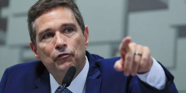 Ministro de Lula quer dar autonomia ao governo para demitir presidente do Banco Central