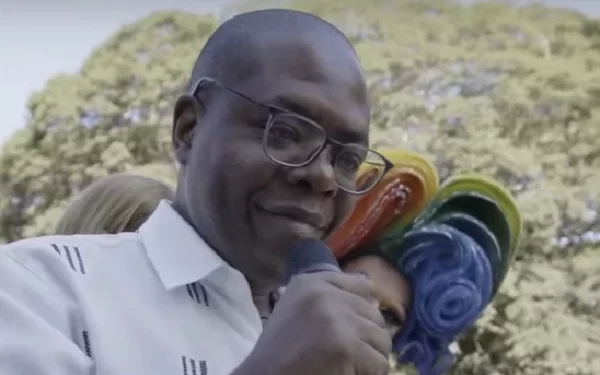 Ministro de Lula, Silvio Almeida discursa na Parada LGBT em SP