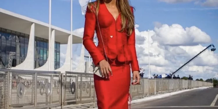 Deputada do Psol quer travesti como presidente do Brasil