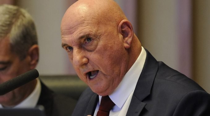 ‘Não fraudei nenhum documento’, diz General Dias