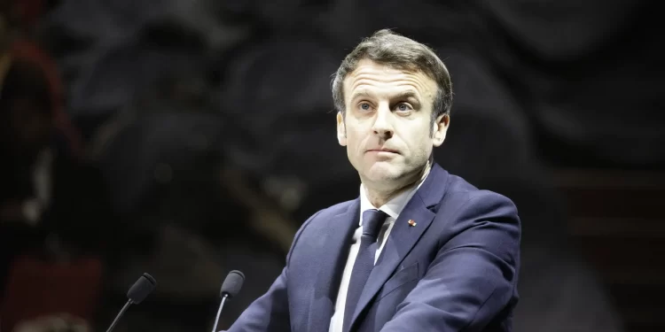 Macron força supermercados franceses a reduzir preços de alimentos