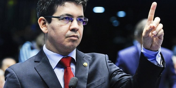 Randolfe acusa Campos Neto de sabotagem: ‘Está ficando doido?’
