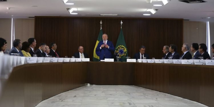 Lula pede a ministros que cumpram promessas e ‘proíbe’ novas ideias