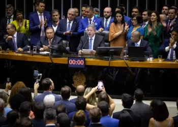 Câmara aprova reforma tributária em 2º turno e conclui votação; PEC vai ao Senado