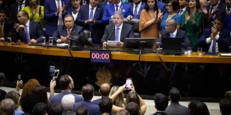 Câmara aprova reforma tributária em 2º turno e conclui votação; PEC vai ao Senado