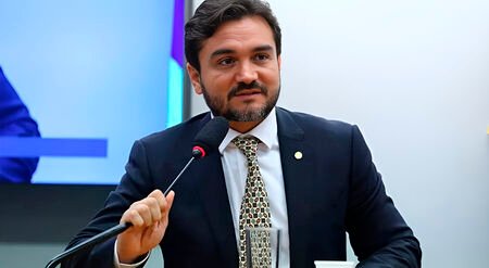 Quem é Celso Sabino, cotado para assumir o Ministério do Turismo