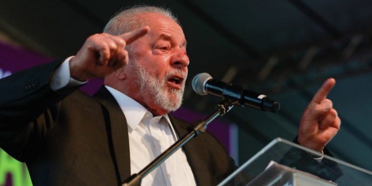 Lula diz que pediu para Flávio Dino fechar ‘quase todos’ os clubes de tiro do Brasil; assista
