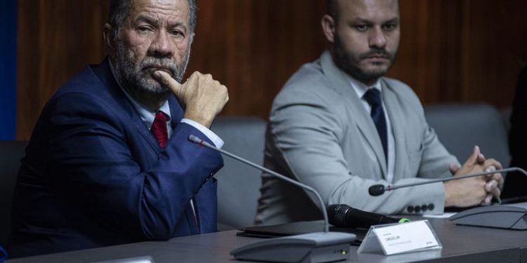 Após “farra das passagens”, presidente do INSS é exonerado do cargo