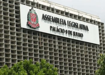 ‘Bancada da bala’ na Alesp retorna do recesso com pressão pelo fim de câmeras corporais e por mais segurança jurídica para PMs em operações