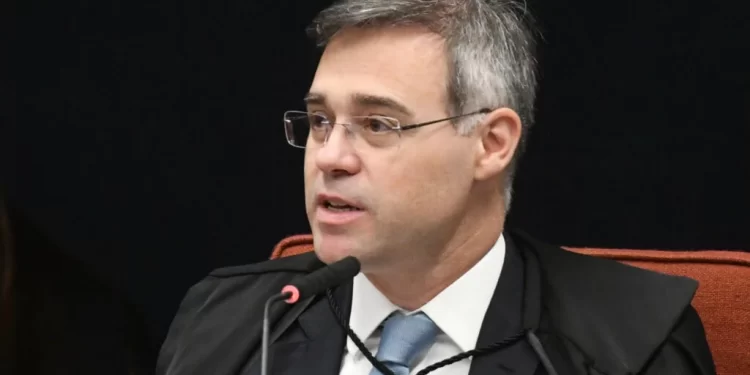 Mendonça pede vista em caso sobre distribuição de deputados