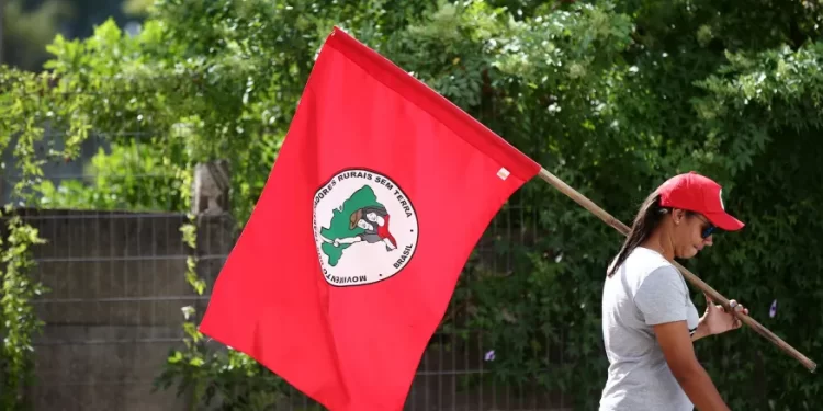 CPI do MST: “Vi uma mulher ser enrolada no colchão pra ser queimada viva”