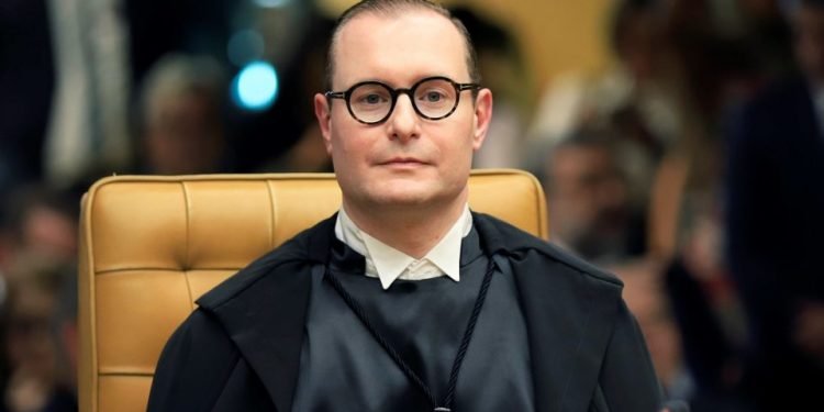 Zanin manda soltar blogueira presa em Maceió; Juiz havia prendido com base em jurisprudência de Alexandre de Moraes