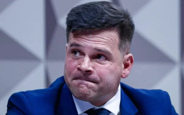 Após prisão de Silvinei, Eliziane não descarta Bolsonaro na CPMI