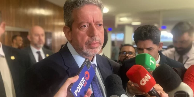 Lira diz ser preciso proteger ex-presidentes.