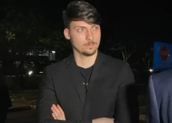 Jair Renan é alvo de busca e apreensão em operação policial