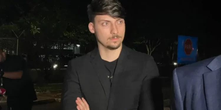 Jair Renan é alvo de busca e apreensão em operação policial