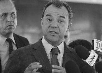 Cabral diz ser autor de projeto que bonifica policiais por fuzil