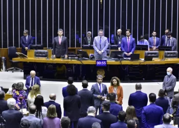 Câmara aprova MP que corrige o IRPF e aumenta salário mínimo