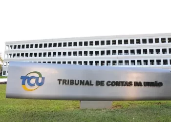 TCU arquiva pedido de suspensão do salário de Bolsonaro no PL