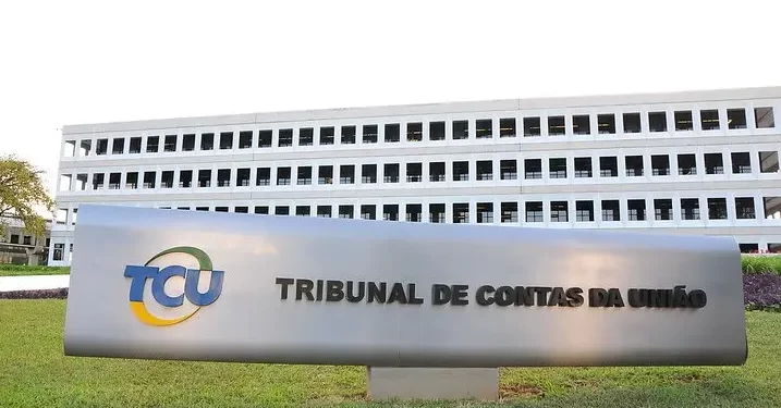 TCU arquiva pedido de suspensão do salário de Bolsonaro no PL