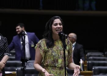 Câmara aprova PL da criação do Selo “Empresa Amiga da Amamentação” de autoria da deputada Iza Arruda