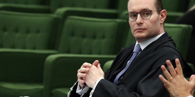 Zanin sofre ataques nas redes por votar contra pauta LGBTQIA+