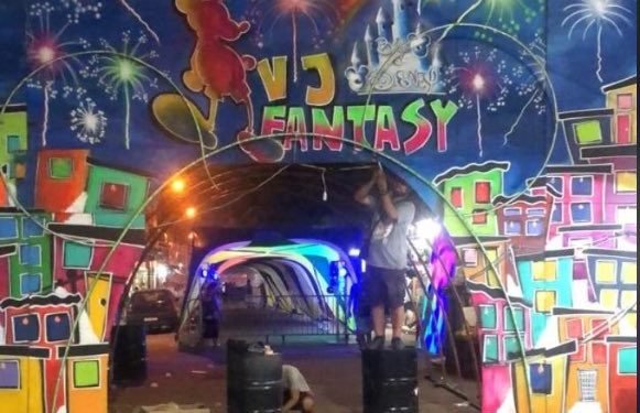 Bandidos atiram com fuzis em baile funk na Maré