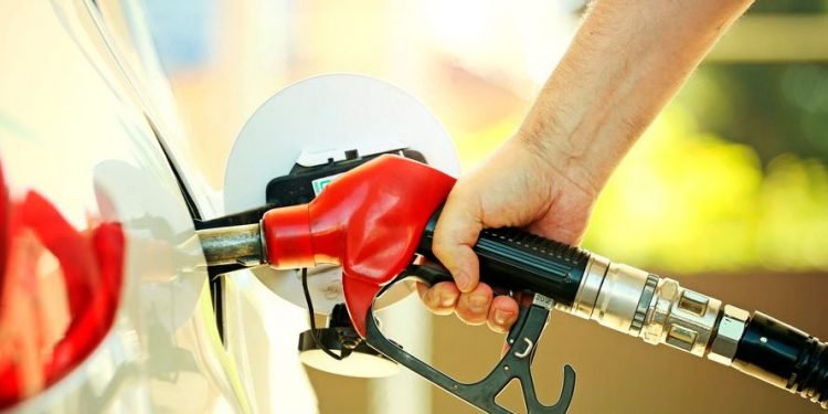 Petrobras anuncia aumento de R$ 0,41 no preço da gasolina e de R$ 0,78 no diesel