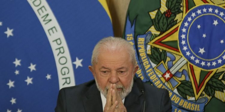 Tesourada do governo Lula corta recursos do Auxílio Gás