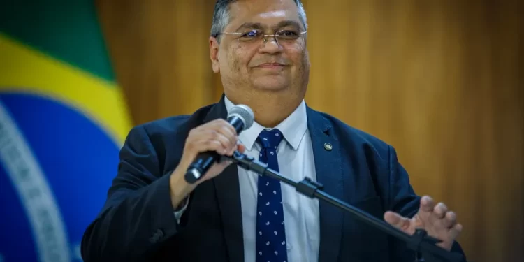 Estadão: Flávio Dino age como animador de auditório