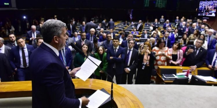 Arthur Lira convoca líderes para debater mudanças no Novo Arcabouço Fiscal